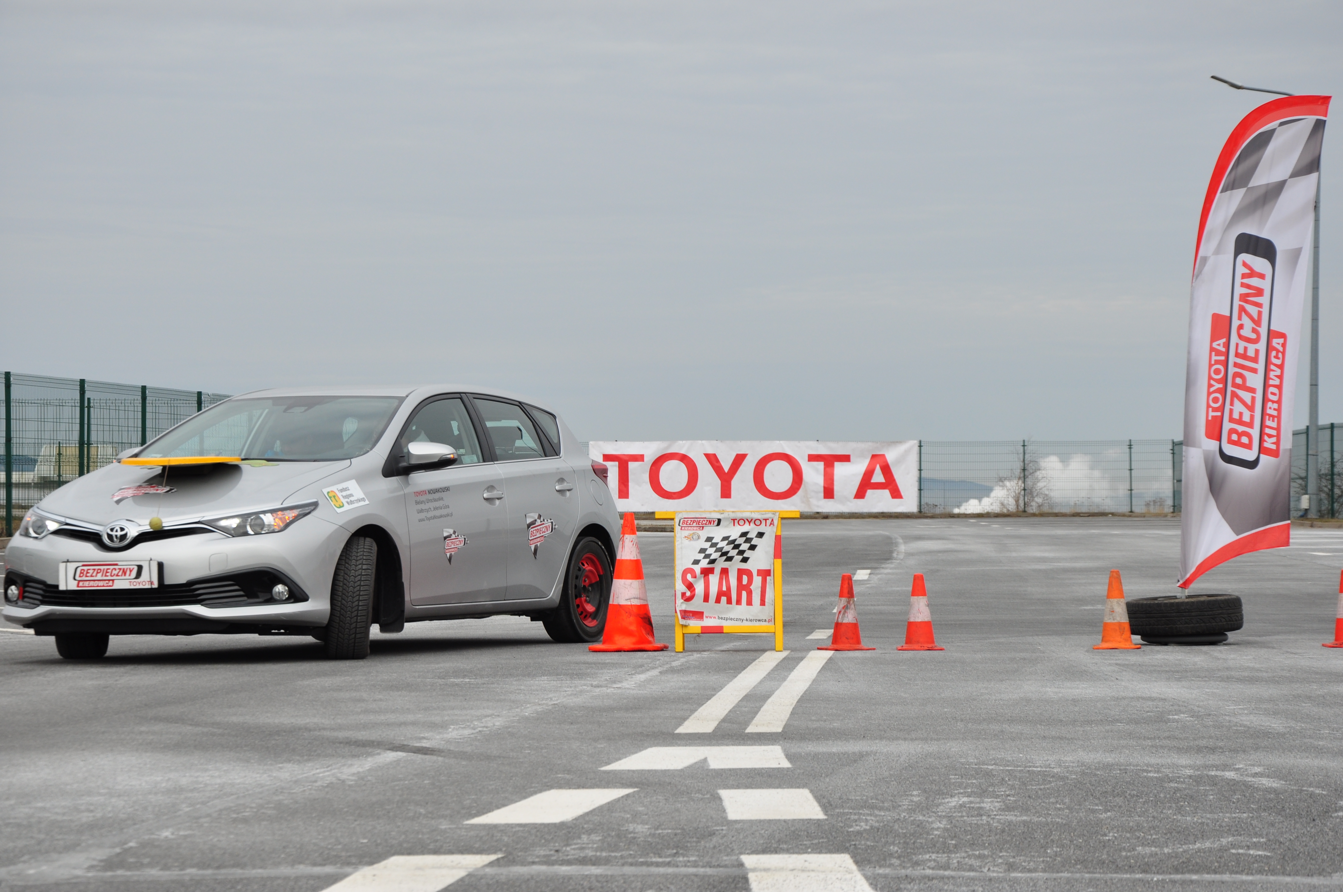 Toyota i Akademia Bezpiecznej Jazdy poprowadzą bezpłatne szkolenia z ekojazdy w Jelczu-Laskowicach